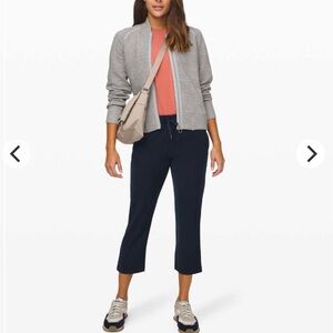Lululemon On the Fly Crop *23" True Navy size 4 perfect condition